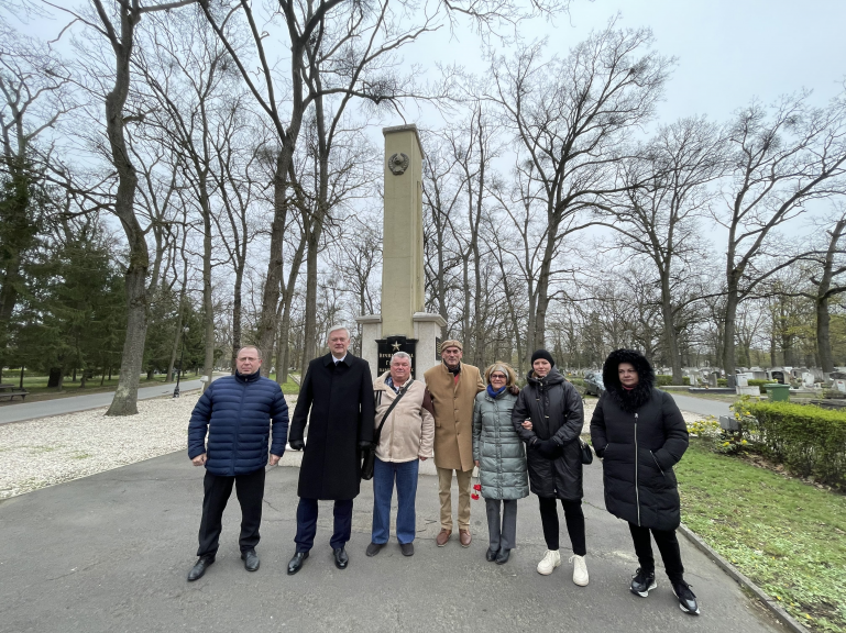 2023. április 4-én, Magyarország fasizmus alóli felszabadításának 78. évfordulója alkalmából a debreceni és a nyíregyházi temetőben ünnepélyes keretek között megkoszorúzták a Vörös Hadsereg katonáinak síremlékét.