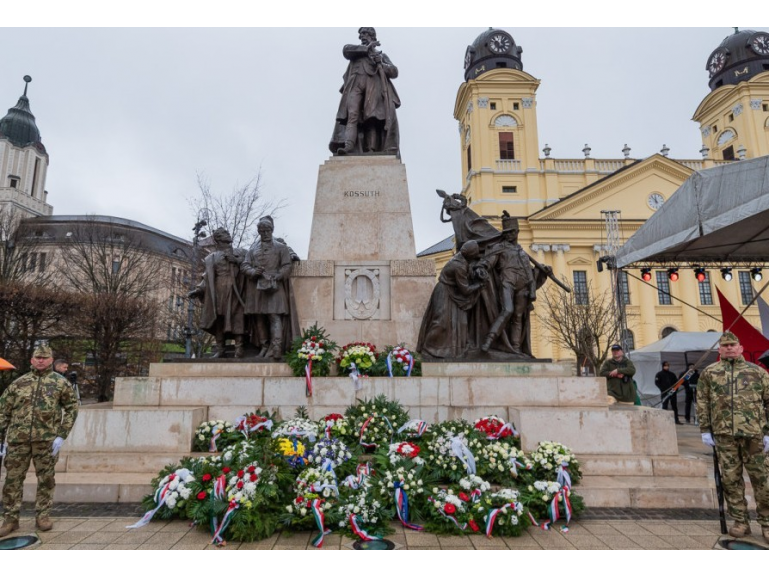 Az 1848-49-es magyar forradalom és szabadságharc évfordulójának tiszteletére tartottak ünnepi megemlékezést és koszorúzást Debrecenben