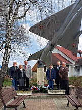Ünnepélyes koszorúzás Jurij Gagarin szobránál Ünnepélyes koszorúzás Jurij Gagarin szobránál