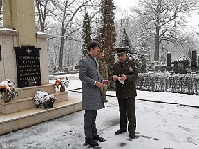 Торжественная церемония передачи земли с места захоронения российских (советских) воинов-освободителей Торжественная церемония передачи земли с места захоронения российских (советских) воинов-освободителей